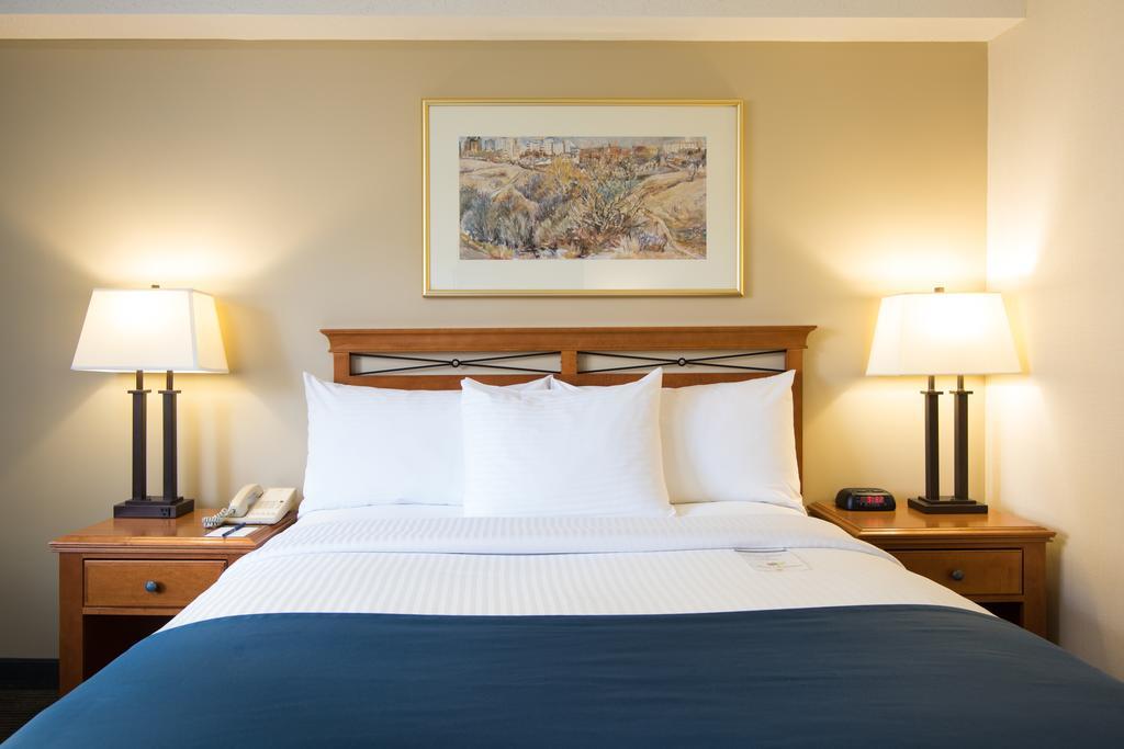 Park Town Hotel Саскатун Екстериор снимка